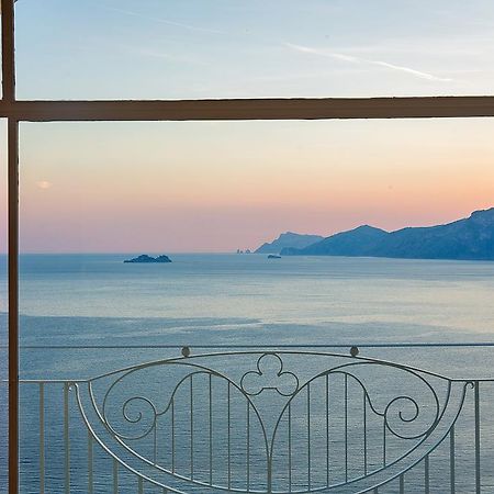 Tramonto D'Oro Hotel Праяно Екстериор снимка